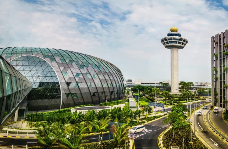 From Changi Airport into Singapore: The Cheapest and Smartest Ways