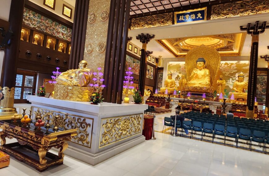 Free Vegetarian Meals at the Singapore Buddhist Lodge