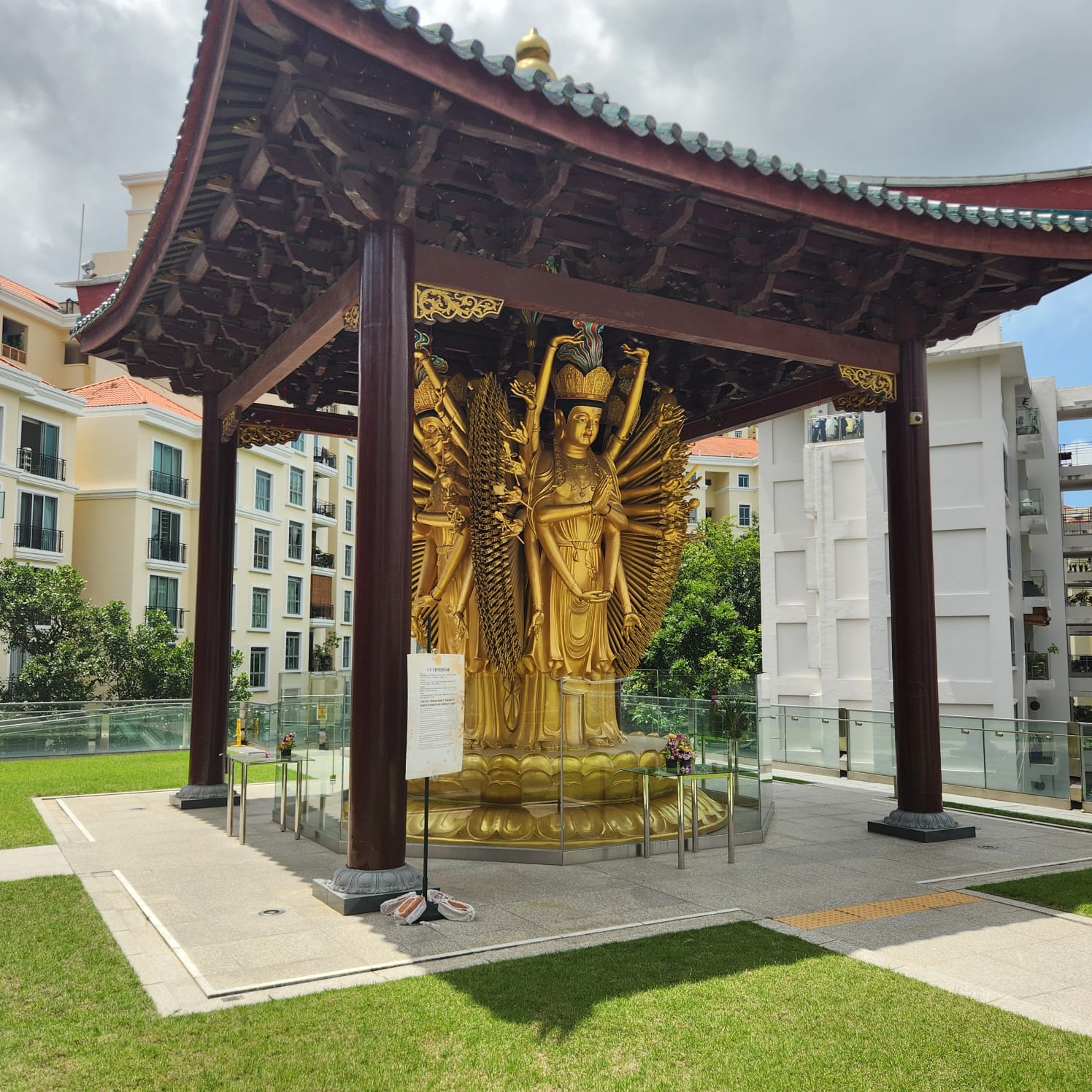 Qian Shou Guan Yin statue on level 4